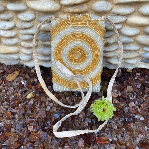 YOA BEADED CROSSBODY PURSE w/ cream and bright gold sequins beads.  EUC! - Picture 2 of 8